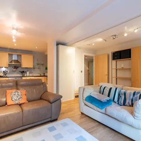 Guestready - 1br Flat In City Centre W Terrace Daire